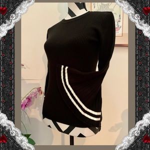 La Nouvelle Renaissance 3/4 Bell Sleeve Sweater